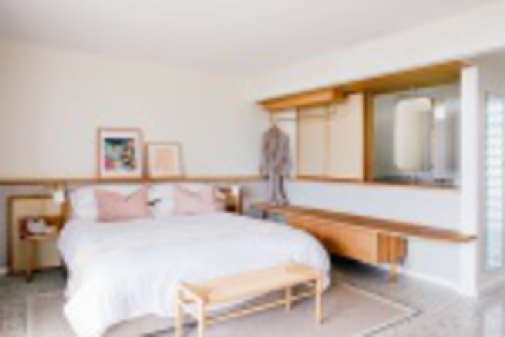 Room 221 of 672