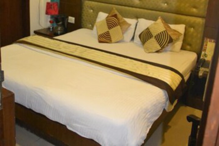 Room 14 of 27