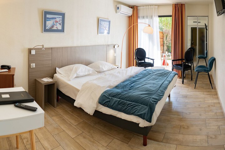 Room 14 of 65