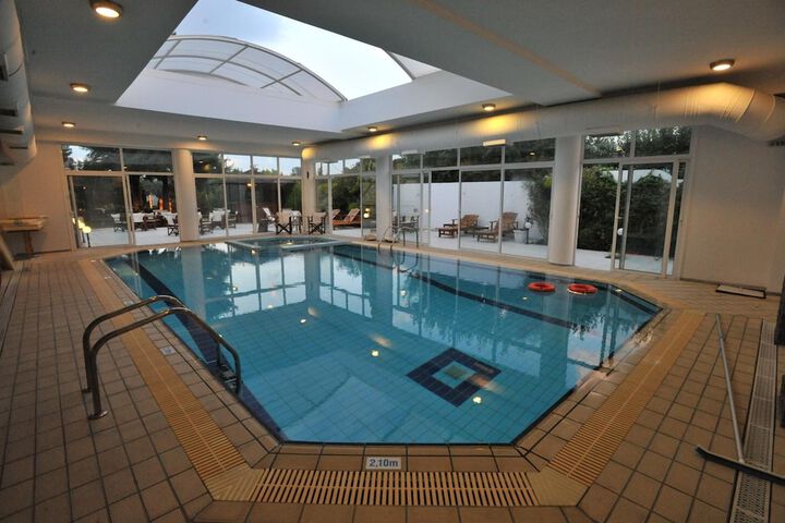 Pools & Facilities