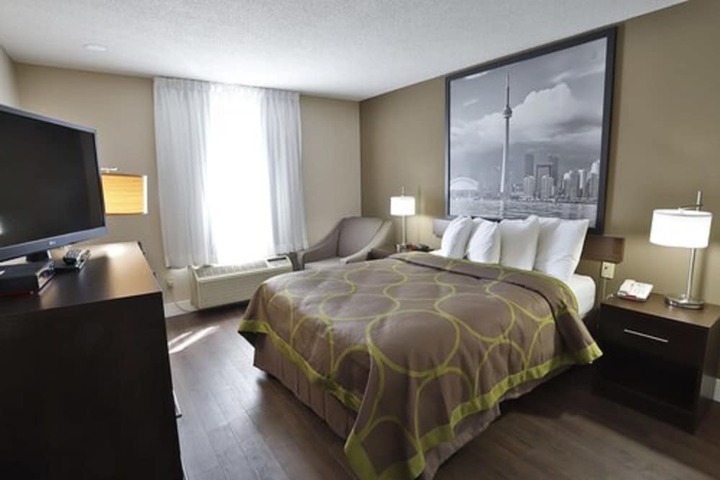 1 King Bed (6 of 15)