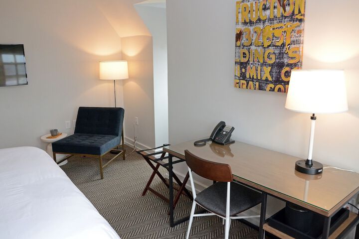 1 King Bed (1 of 17)