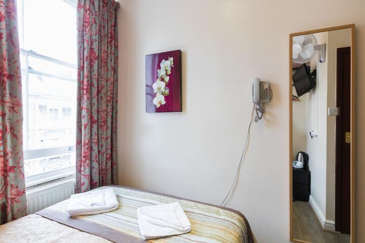 Room 15 of 30
