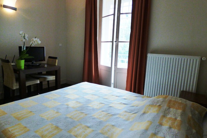 Room 11 of 34