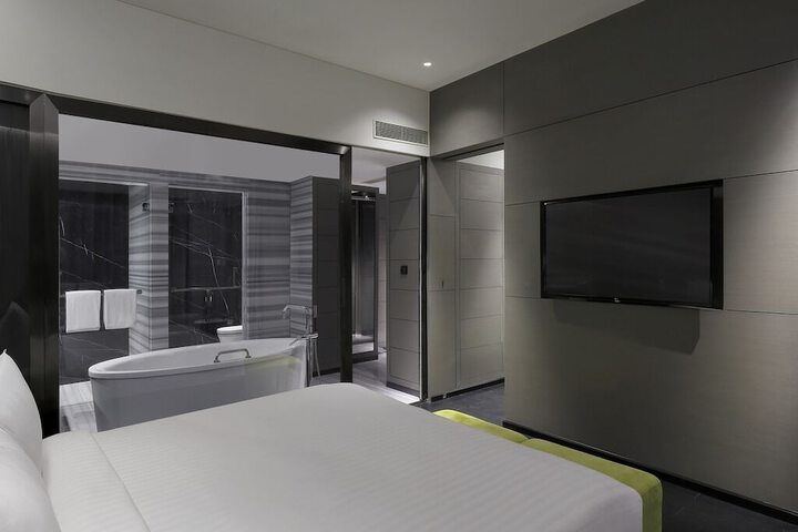 Room 14 of 68
