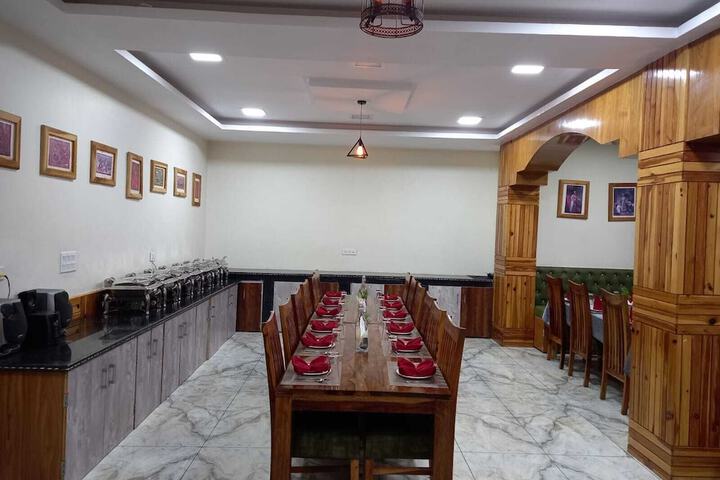 Dining 43 of 56