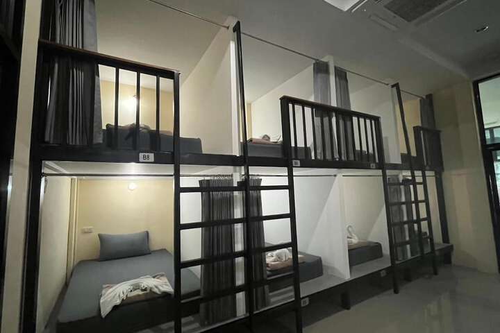 Room 16 of 39