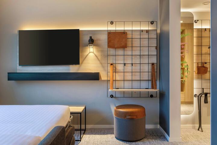 Room 35 of 68