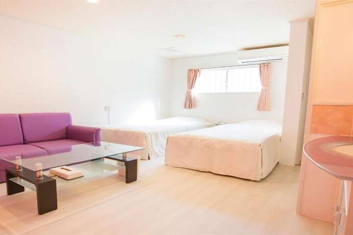 Room 5 of 11