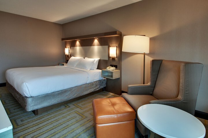 1 King Bed (5 of 11)