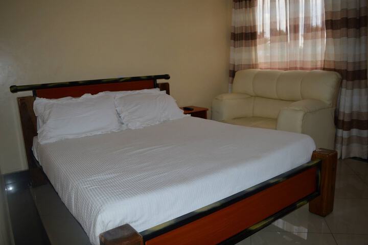 Room 5 of 32