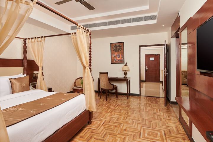 Room 7 of 56