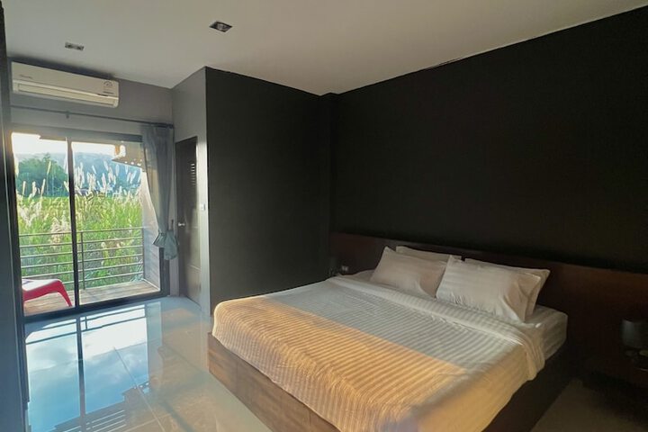 Room 6 of 19