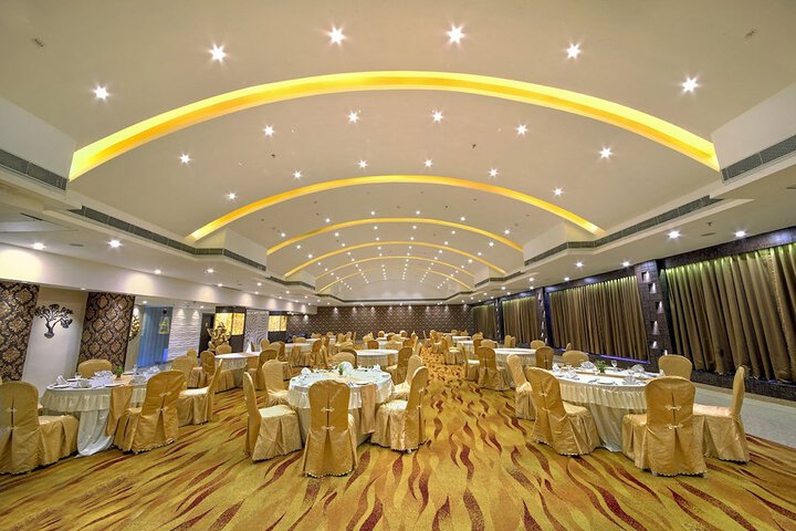 Ballroom/Hall 24 of 33