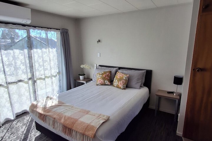 Room 5 of 13