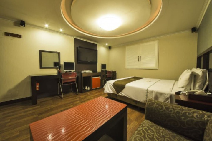 Room 5 of 30