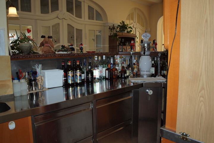 Lounge 21 of 47