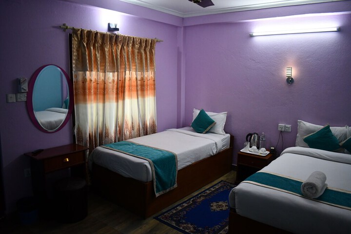 Room 8 of 16
