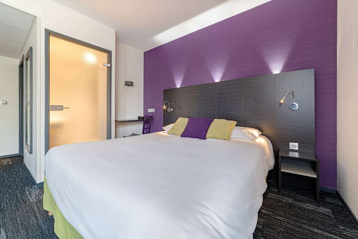 Room 7 of 40