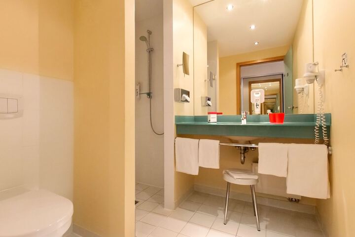 Room 10 of 29