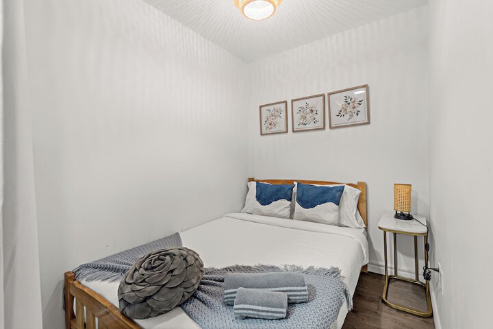 Room 5 of 10
