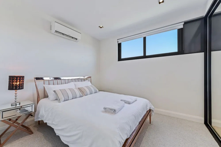 Room 3 of 8