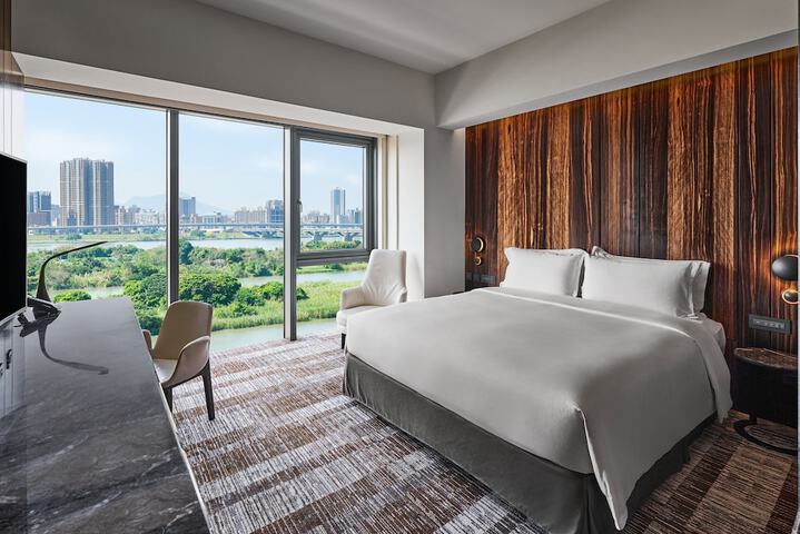 Room 6 of 42