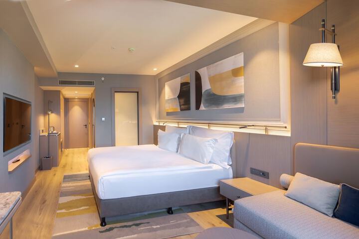 Room 27 of 113