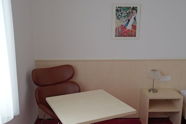 Room 5 of 10