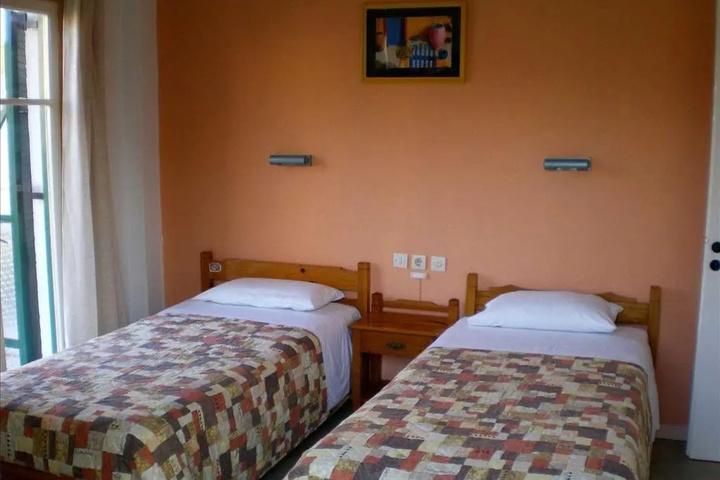 Room 4 of 11