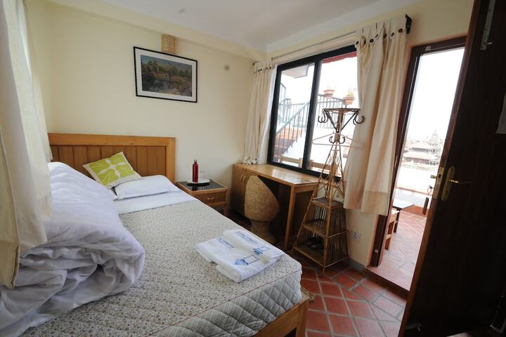 Room 4 of 64