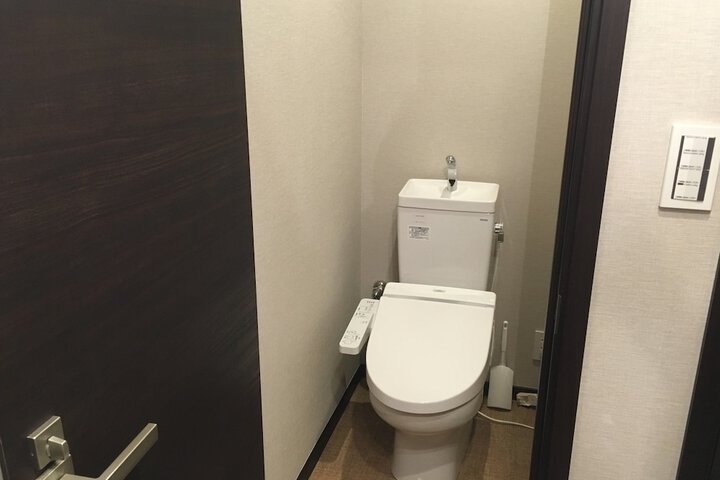Room 12 of 19