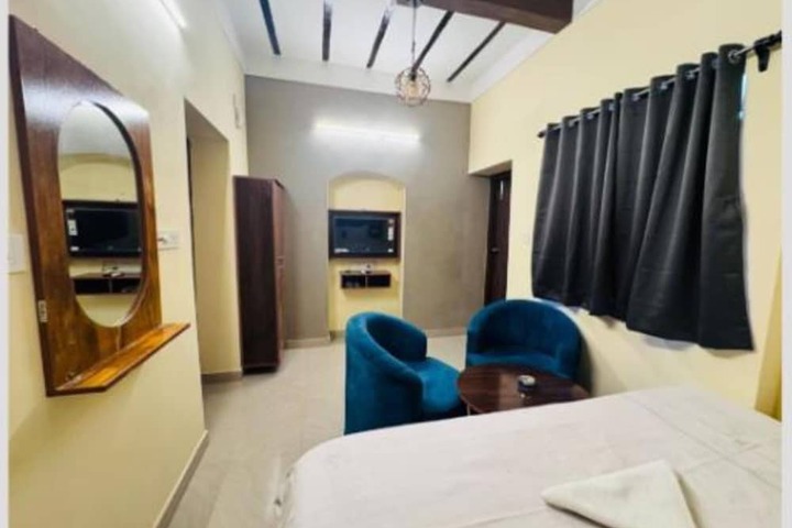 Room 7 of 16