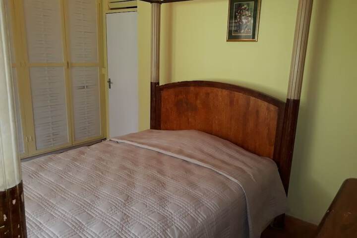 Room 6 of 63