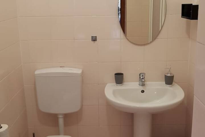 Room 83 of 132
