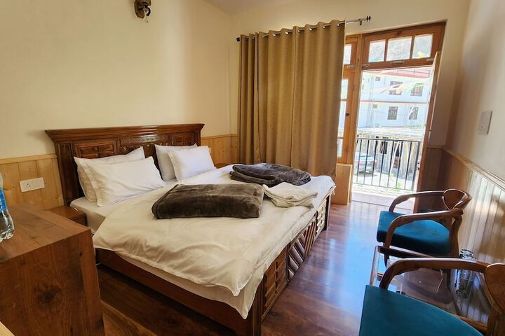 Room 4 of 11