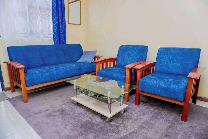 Lounge 34 of 57