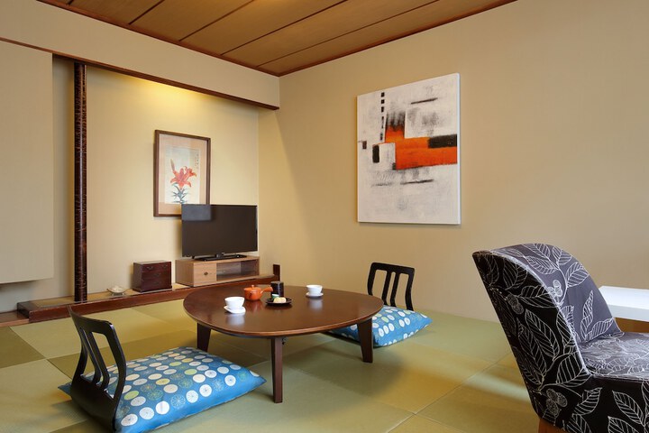 Room 27 of 133