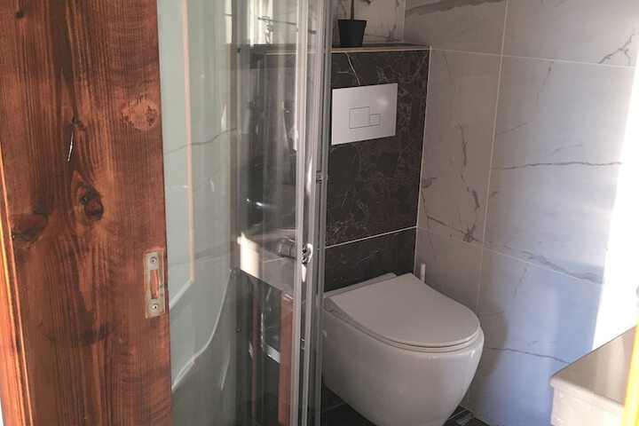 Room 73 of 104