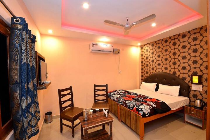 Room 5 of 19