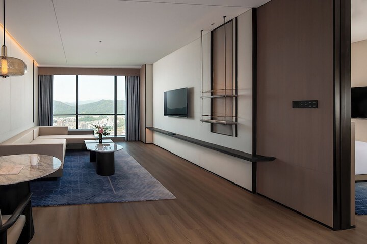 Room 19 of 42