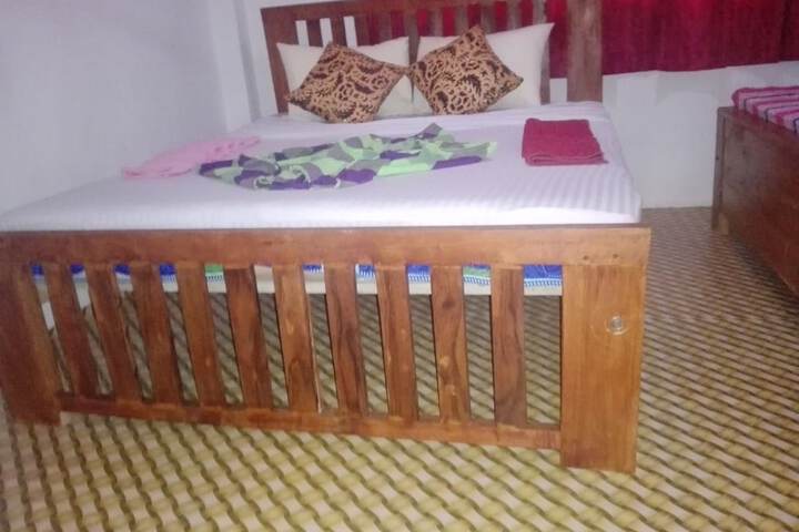 Room 9 of 28