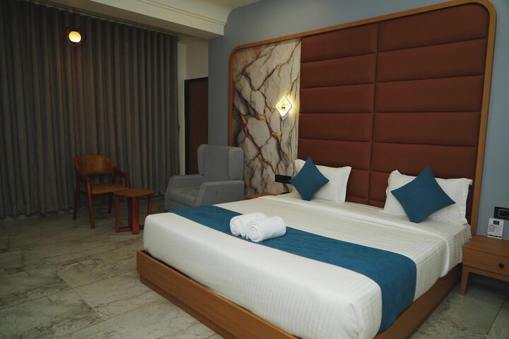 Room 4 of 15