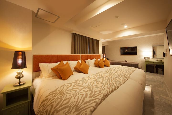 Room 28 of 114