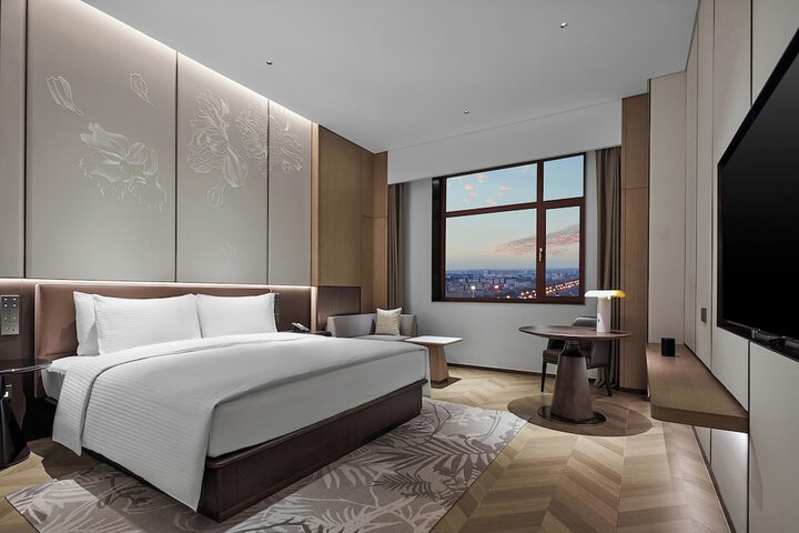 Room 5 of 38