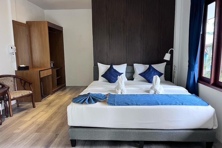 Room 29 of 293