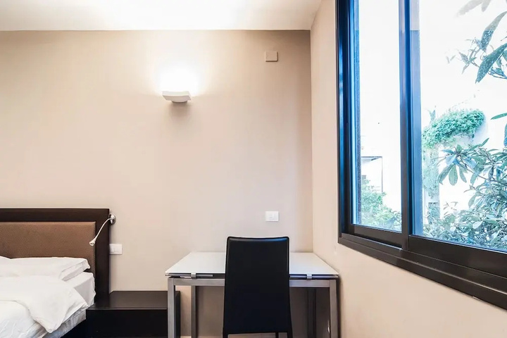 Room 6 of 15