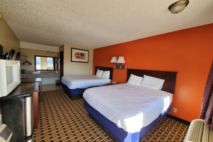 Comfort 2 Queen Beds (5 of 6)