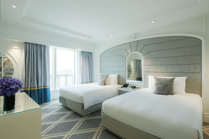 Room 5 of 49