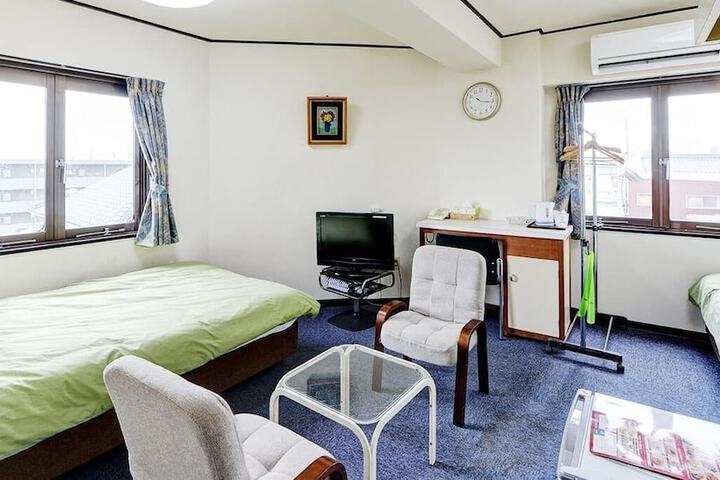 Room 4 of 15